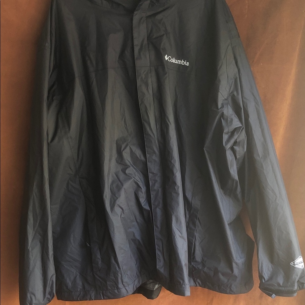 Columbia Men's Black Hooded Rain gear set. Travel pouch